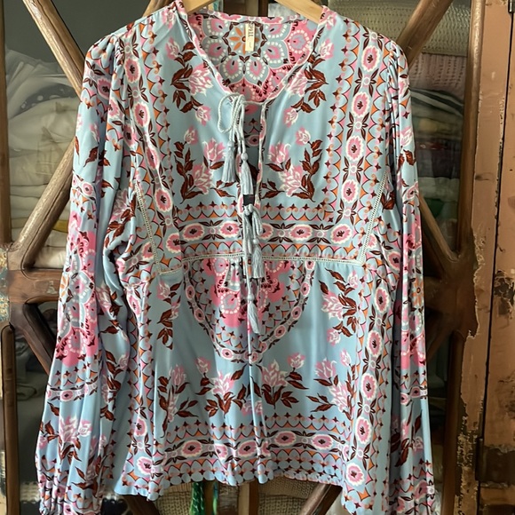 Spell and the Gypsy Pandora Top 🩵 - Picture 4 of 6